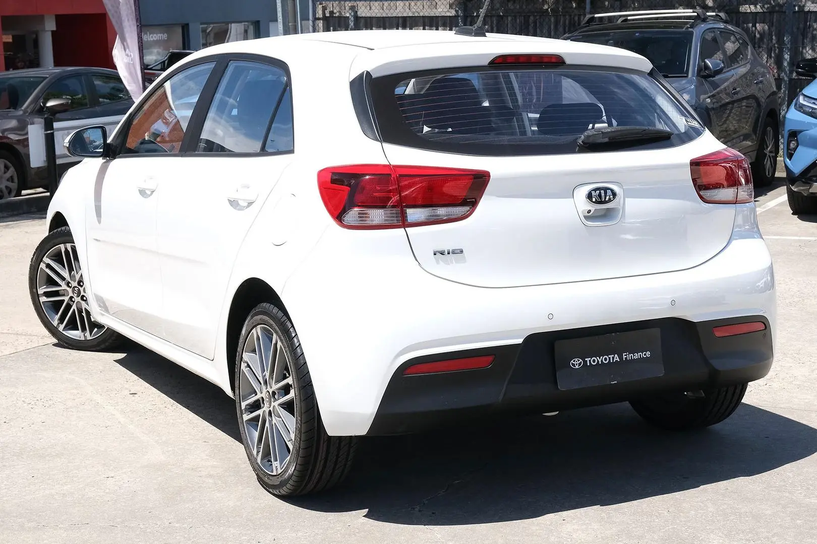 2019 Kia Rio Gallery Image 2