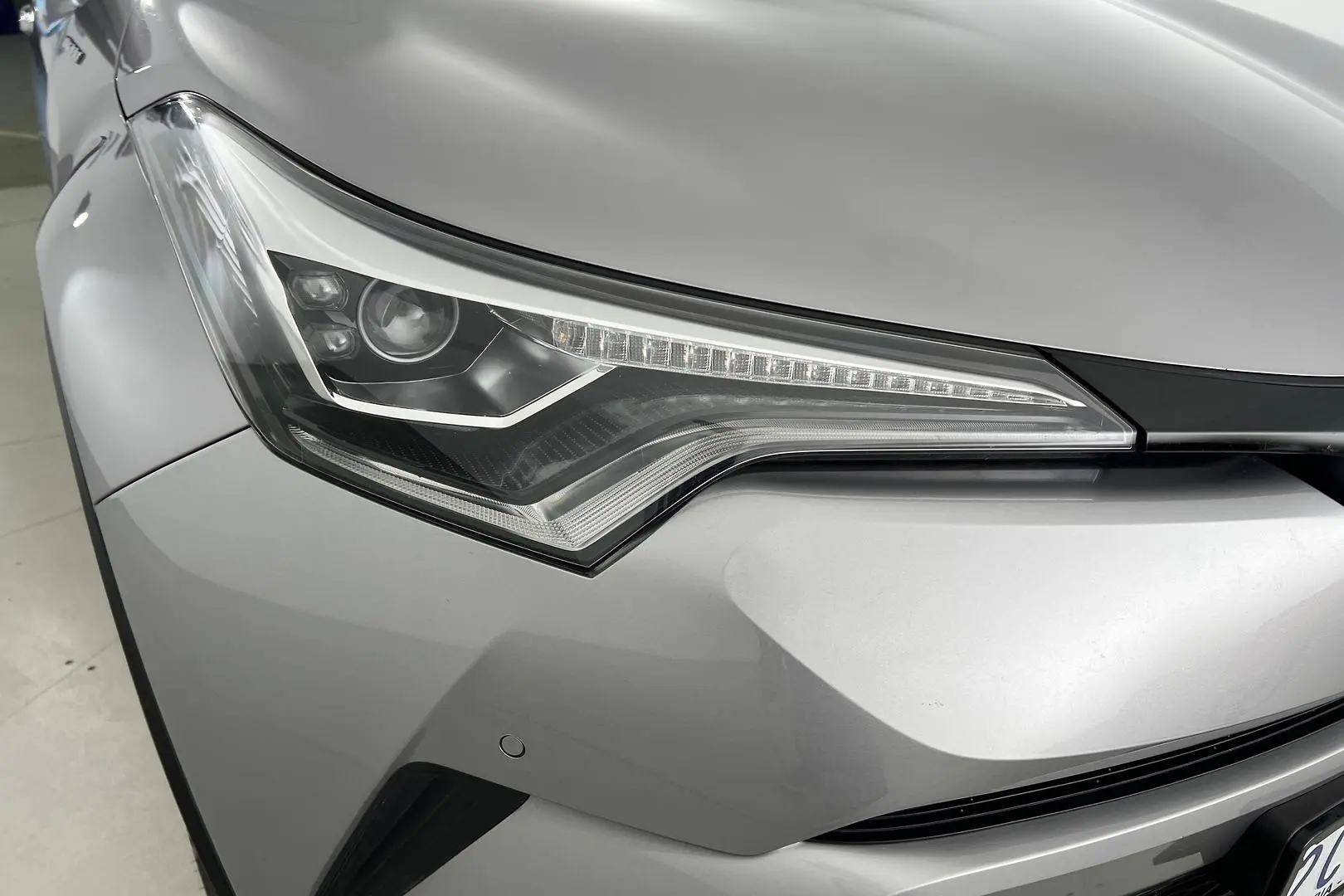2018 Toyota C-HR Gallery Image 2