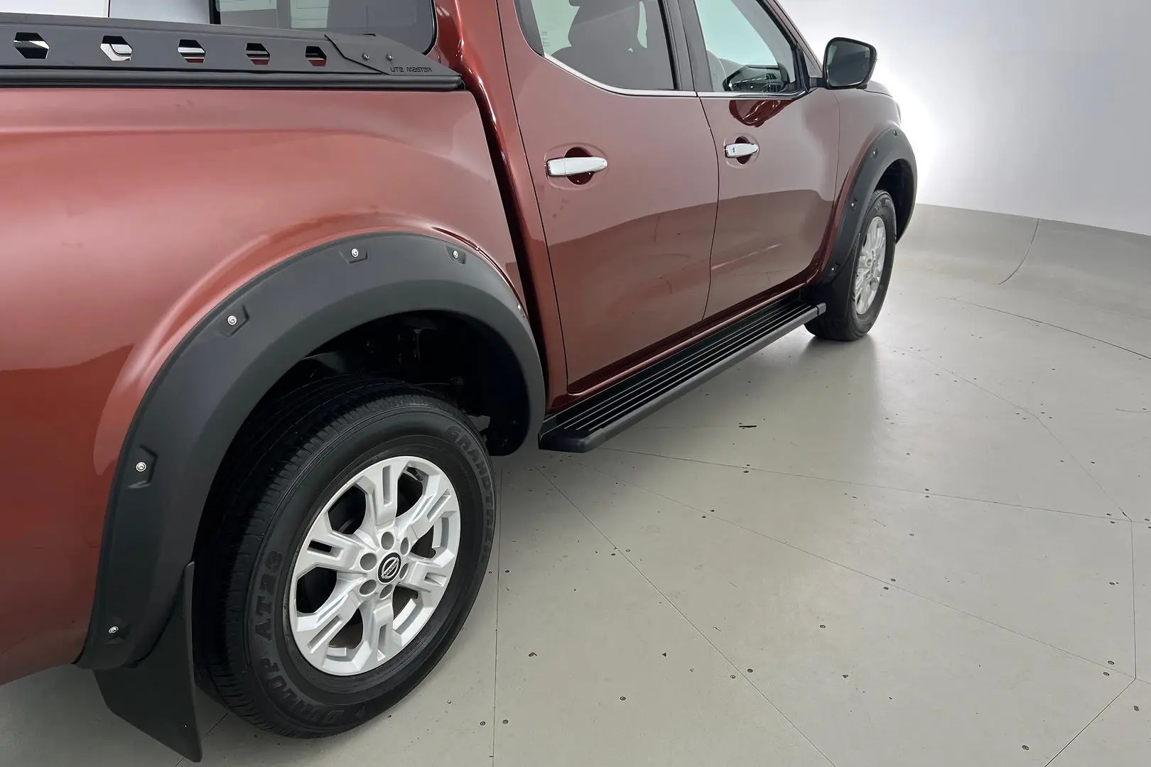 2021 Nissan Navara Gallery Image 5