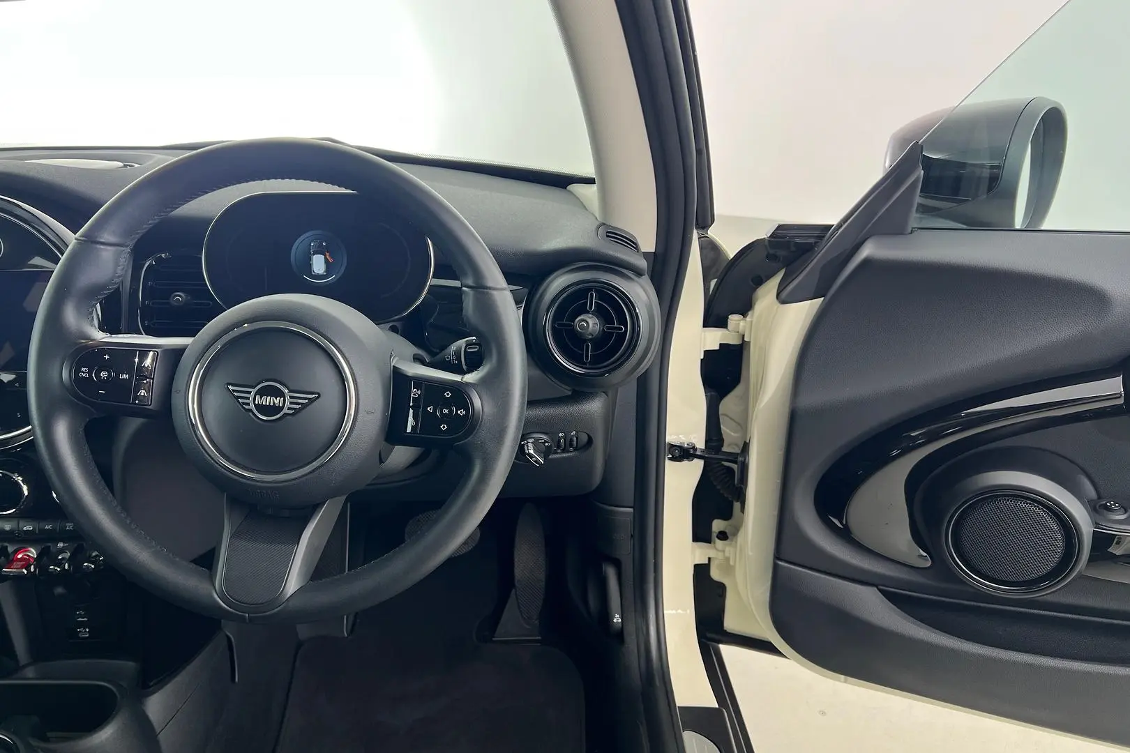 2021 MINI Hatch Gallery Image 13