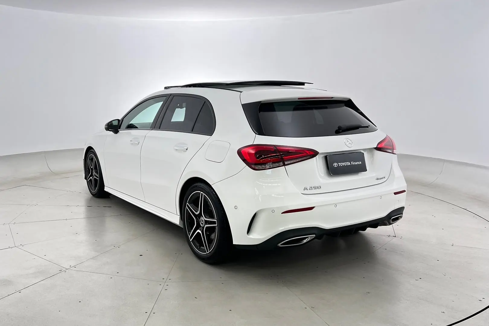 2019 Mercedes-Benz A-Class Gallery Image 2