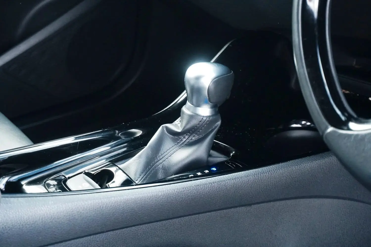 2022 Toyota C-HR Gallery Image 15