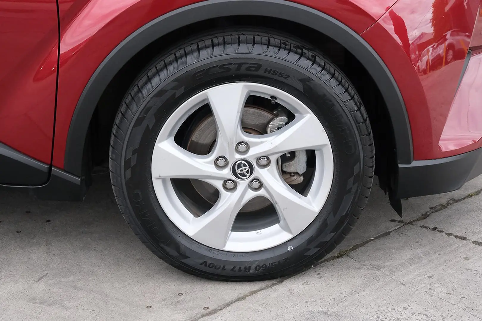 2018 Toyota C-HR Gallery Image 6