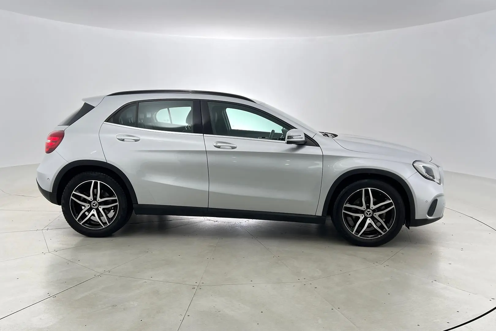 2019 Mercedes-Benz Gla-Class Gallery Image 4