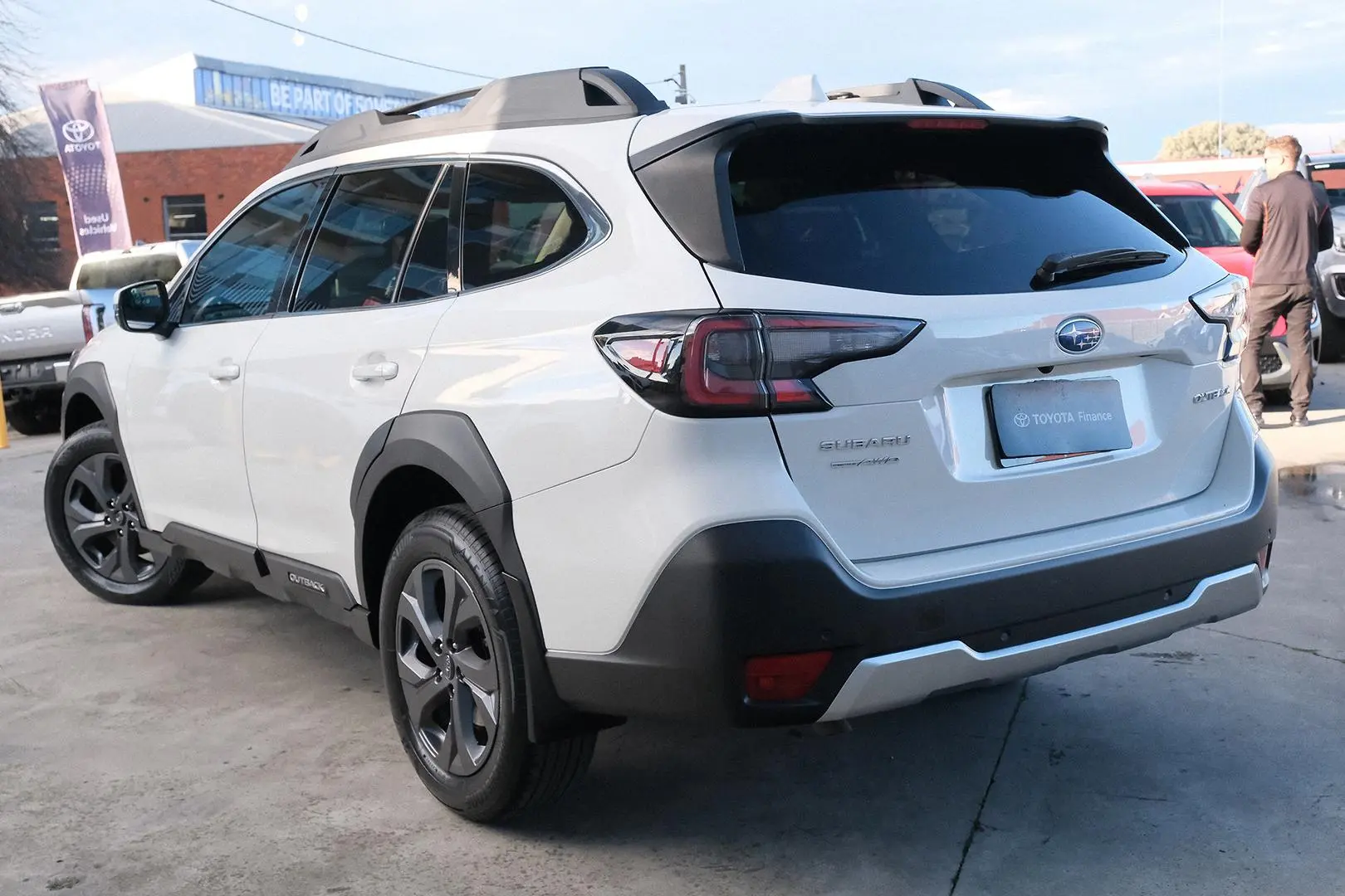 2022 Subaru Outback Gallery Image 2
