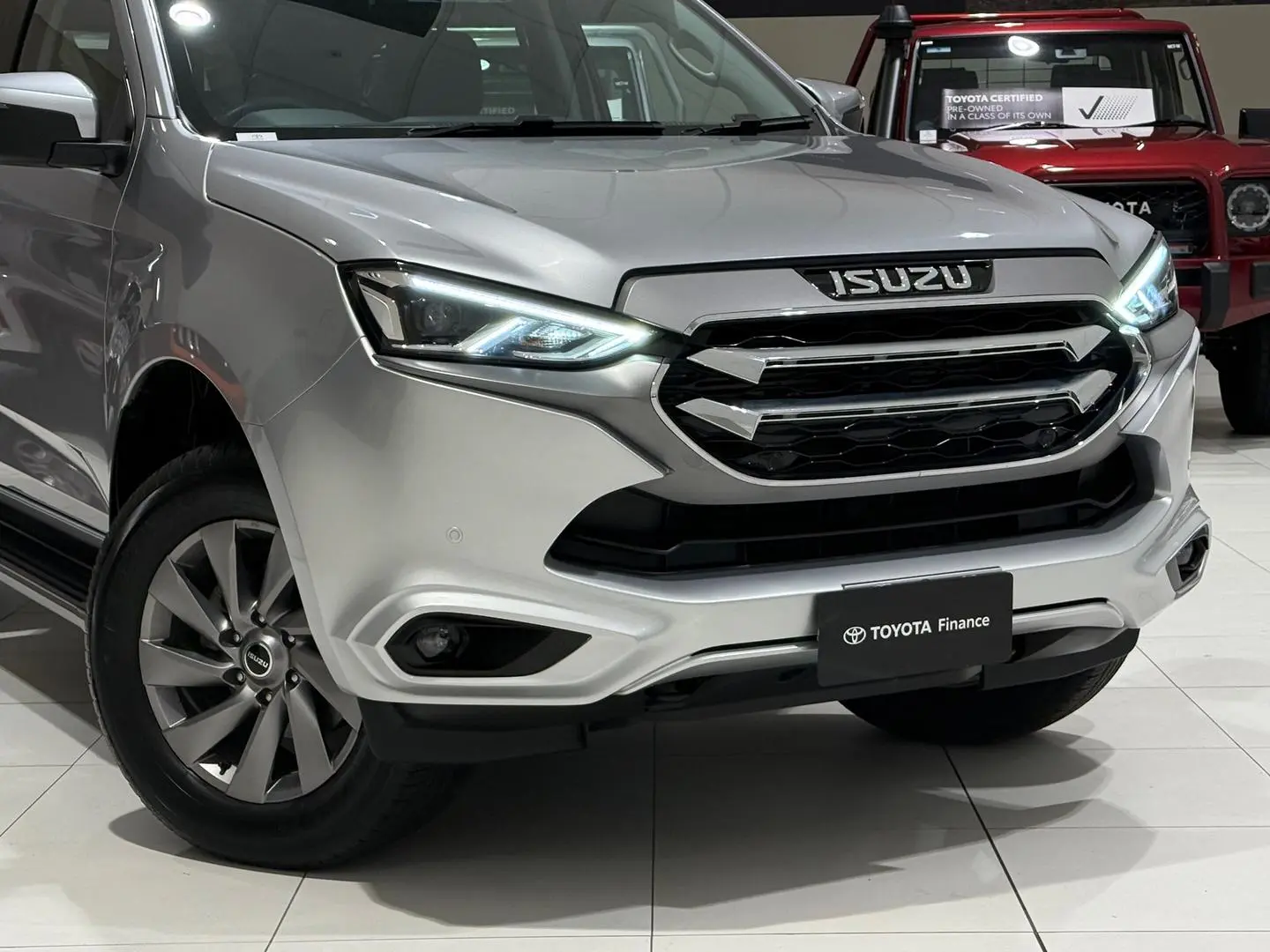 2022 Isuzu Mu-X Gallery Image 3