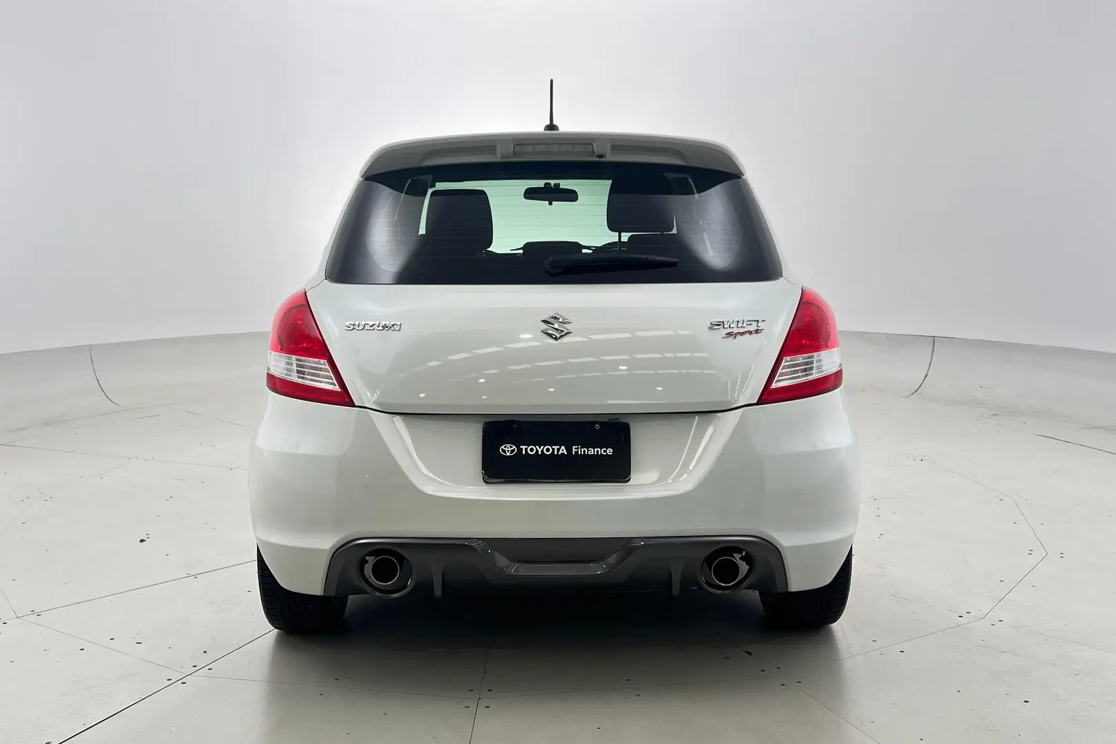 2016 Suzuki Swift Gallery Image 3