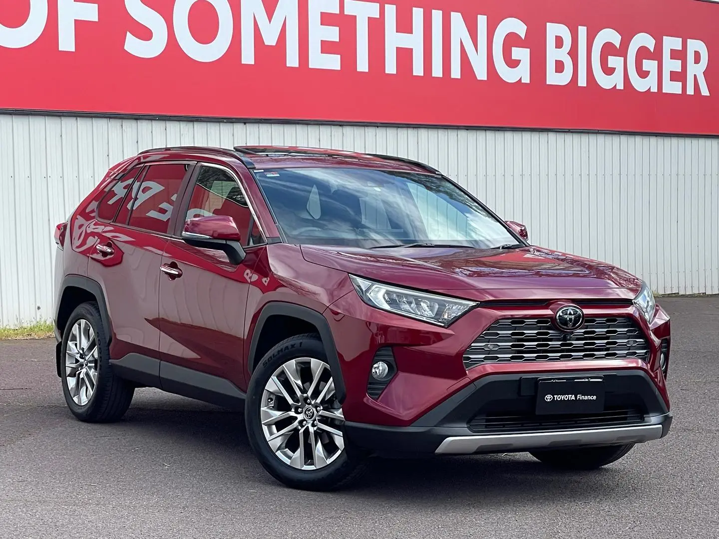 2019 Toyota RAV4 Gallery Image 1