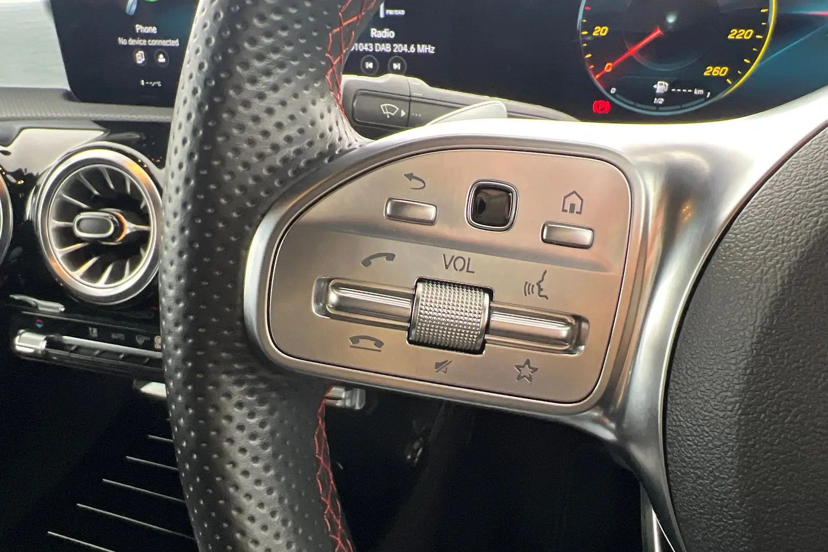 2022 Mercedes-Benz A-Class Gallery Image 18
