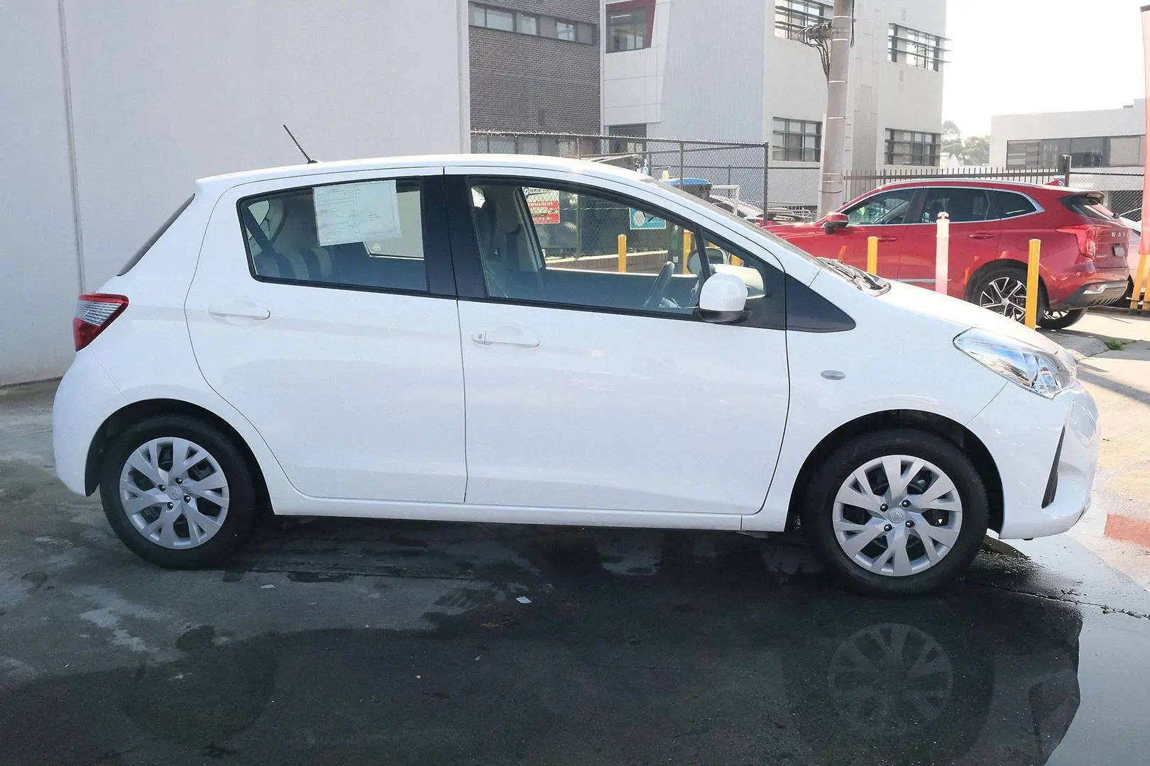2017 Toyota Yaris Gallery Image 5