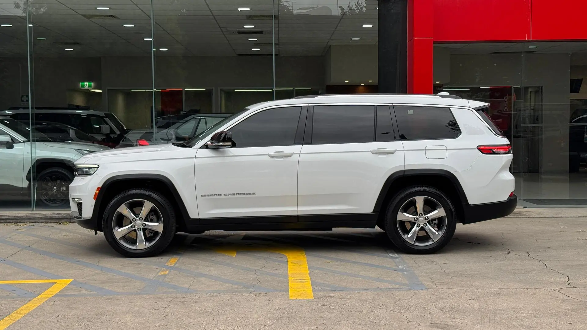 2022 Jeep Grand Cherokee Gallery Image 9