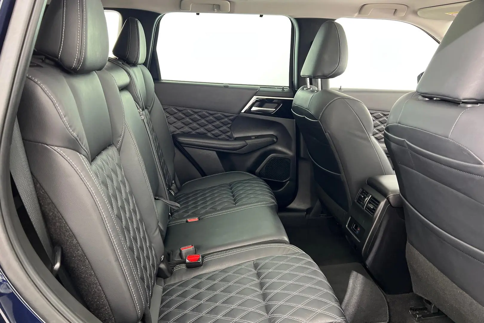 2022 Mitsubishi Outlander Gallery Image 19