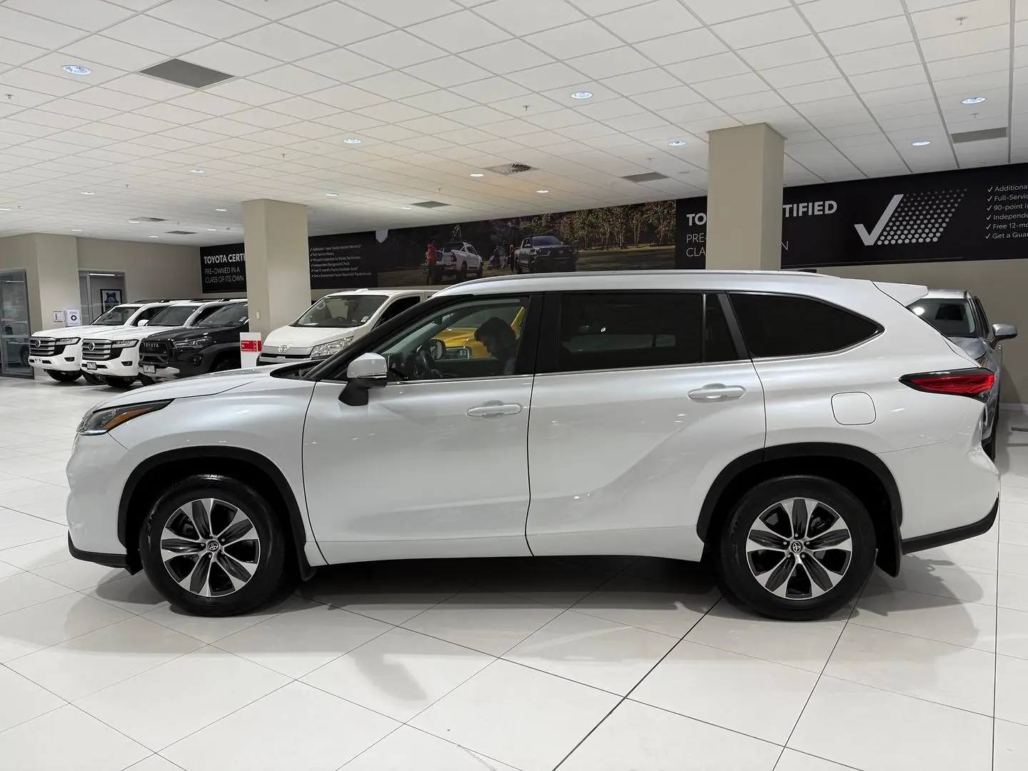 2023 Toyota Kluger Gallery Image 6