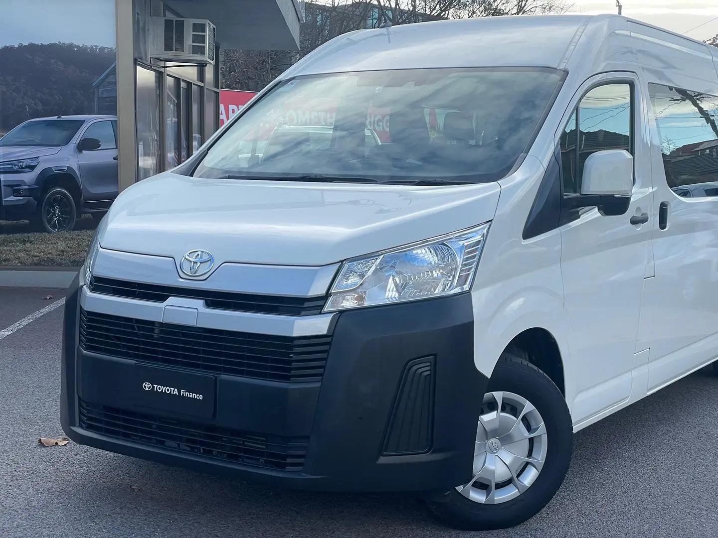 2019 Toyota Hiace Gallery Image 11