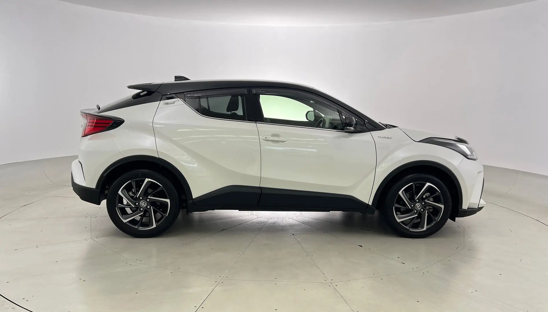 2021 Toyota C-Hr Gallery Image 4