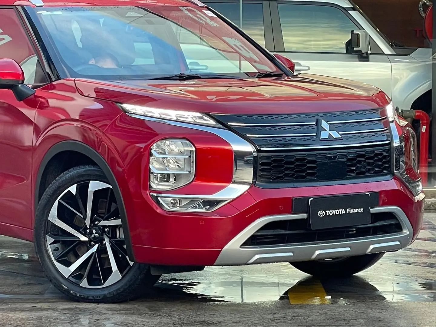 2022 Mitsubishi Outlander Gallery Image 4