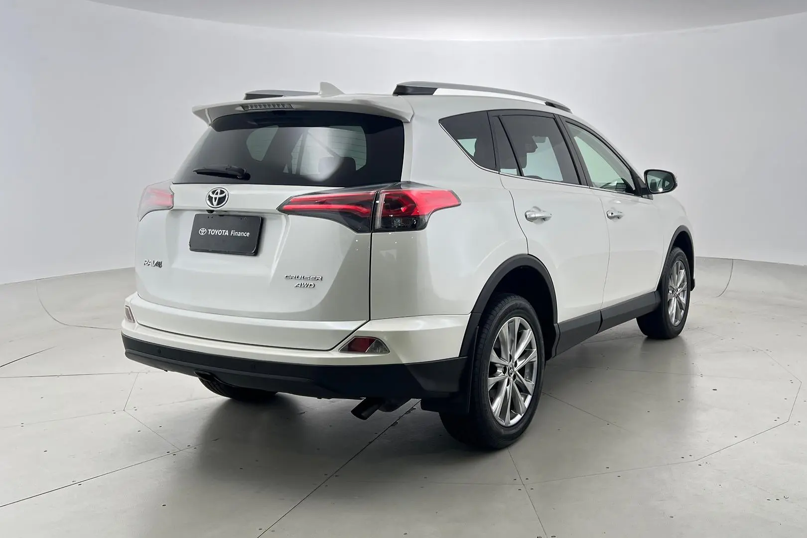 2016 Toyota RAV4 Gallery Image 4
