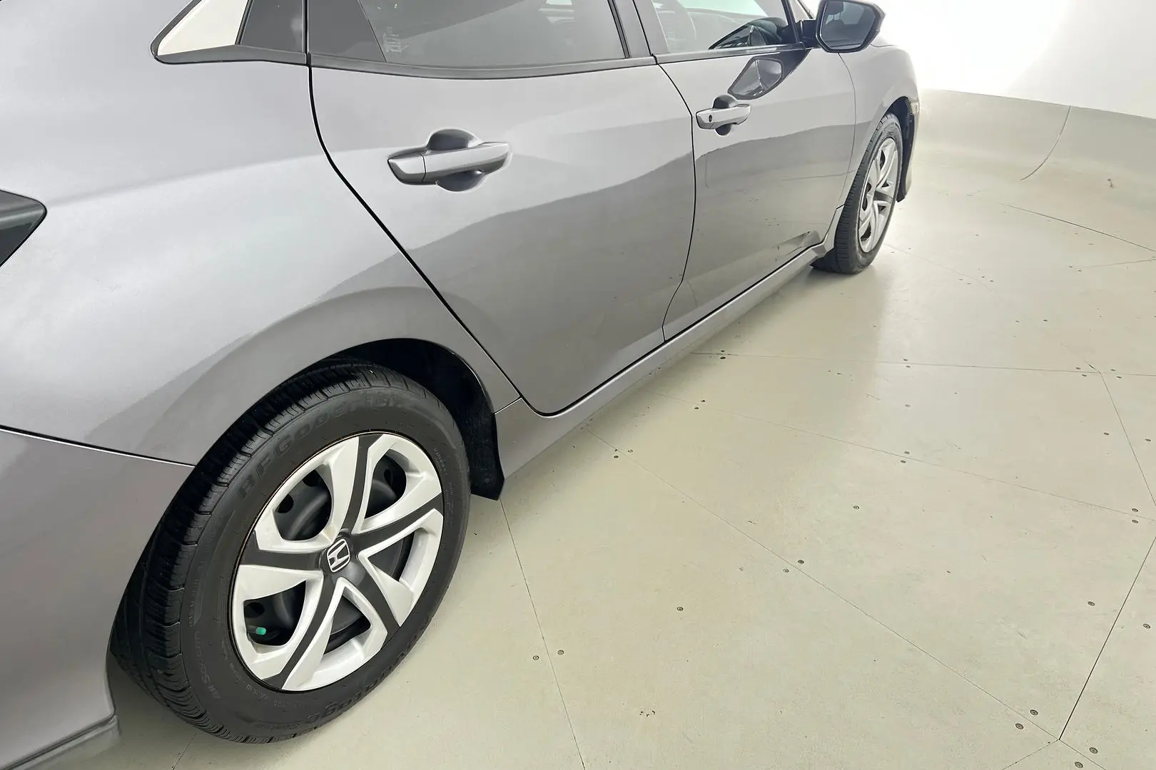 2017 Honda Civic Gallery Image 5