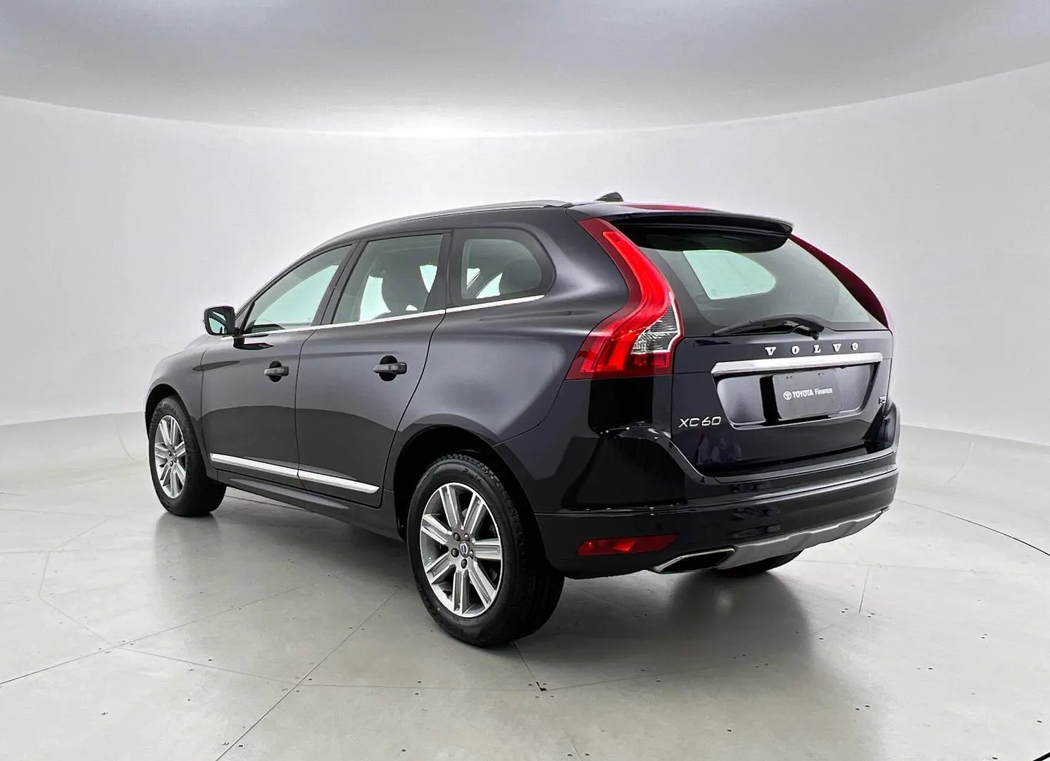 2015 Volvo XC60 Image 2