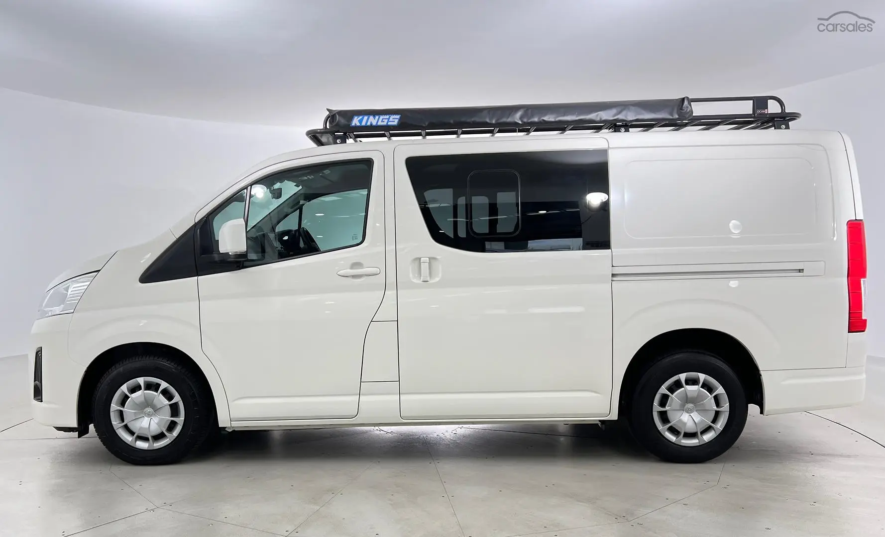 2022 Toyota Hiace Image 8