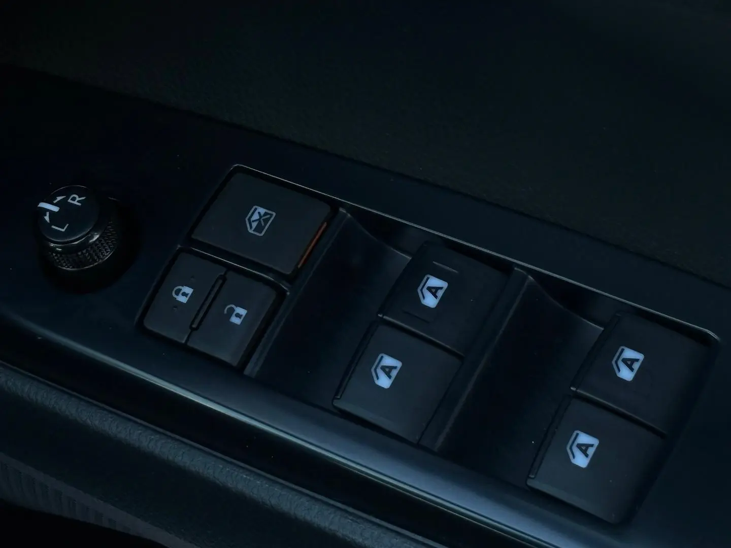 2019 Toyota Camry Gallery Image 25