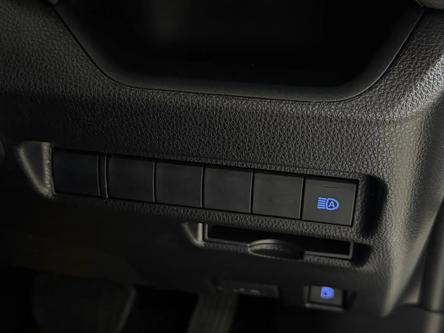 2020 Toyota RAV4 Gallery Image 23