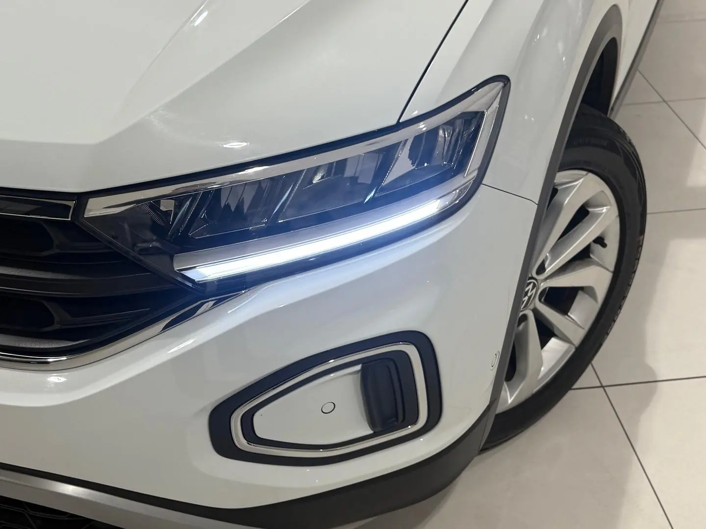 2023 Volkswagen T-Roc Gallery Image 11