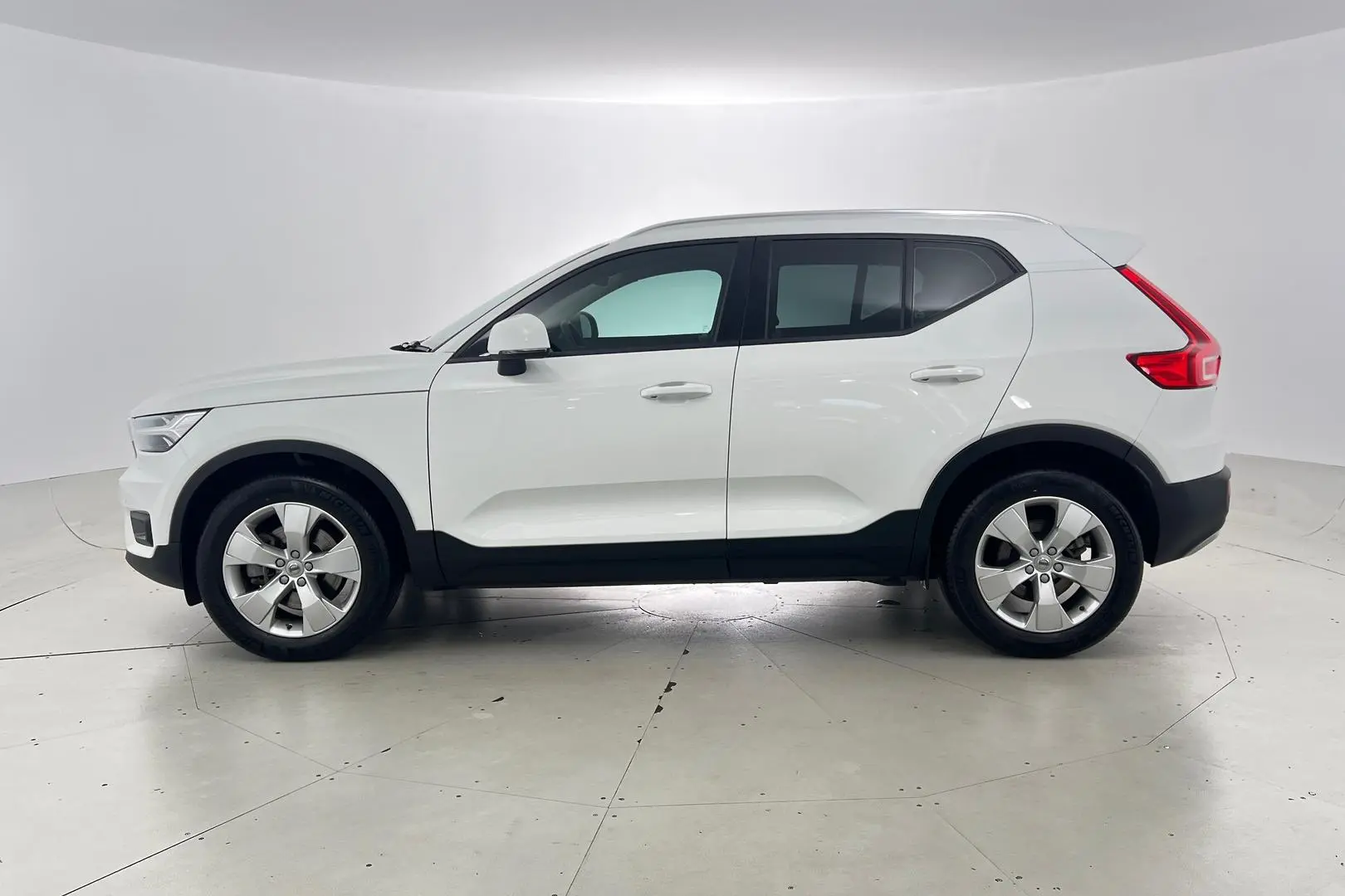 2022 Volvo XC40 Gallery Image 7