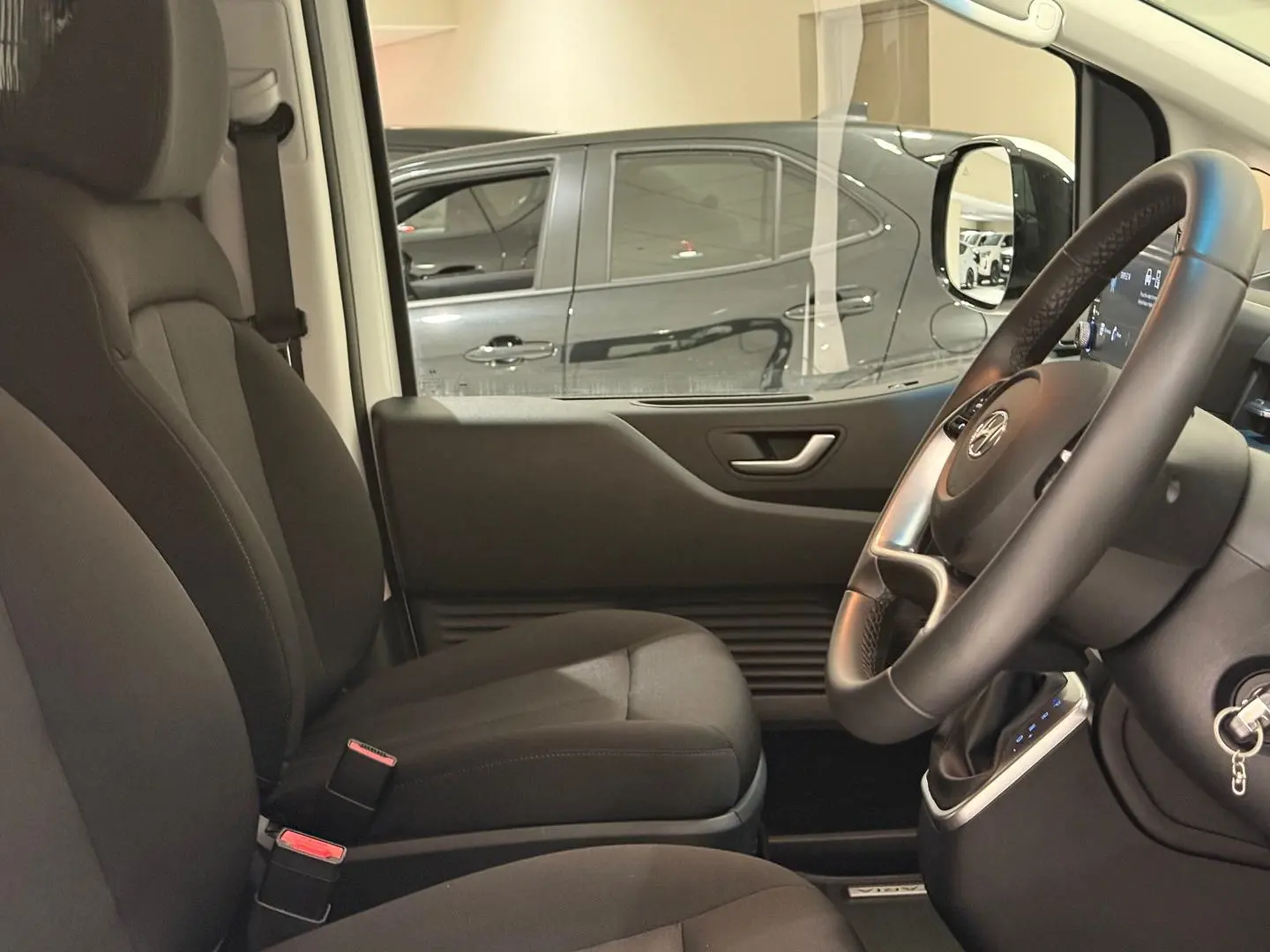 2022 Hyundai STARIA LOAD Gallery Image 16