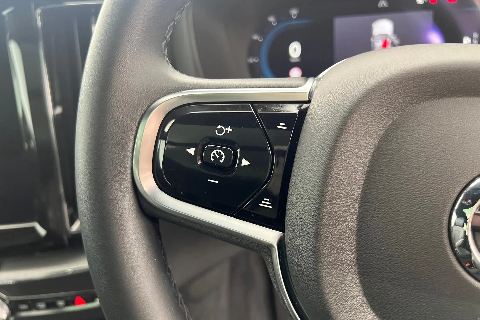2021 Volvo XC60 Gallery Image 16