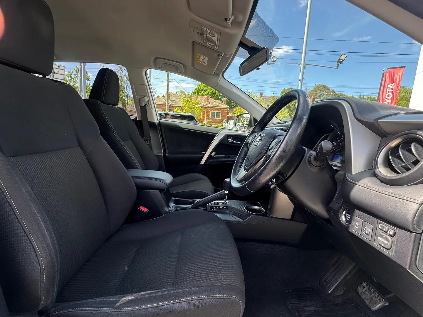2015 Toyota RAV4 Gallery Image 12