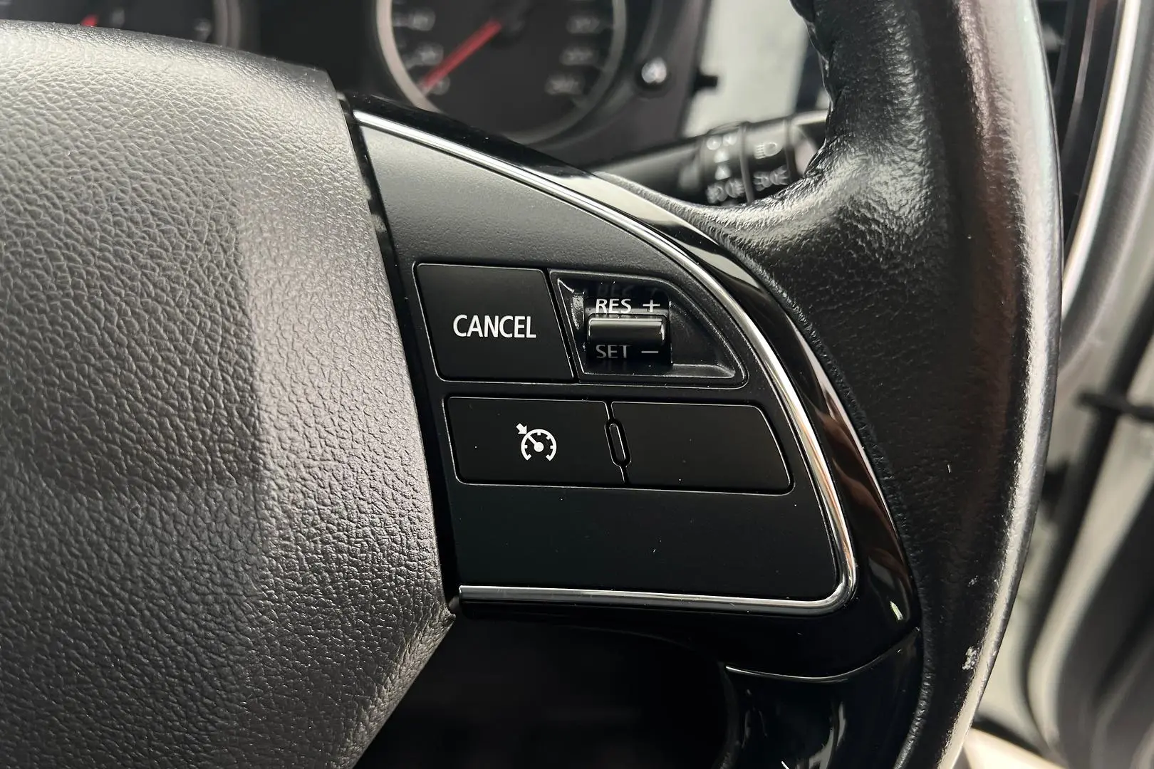 2017 Mitsubishi Outlander Gallery Image 14