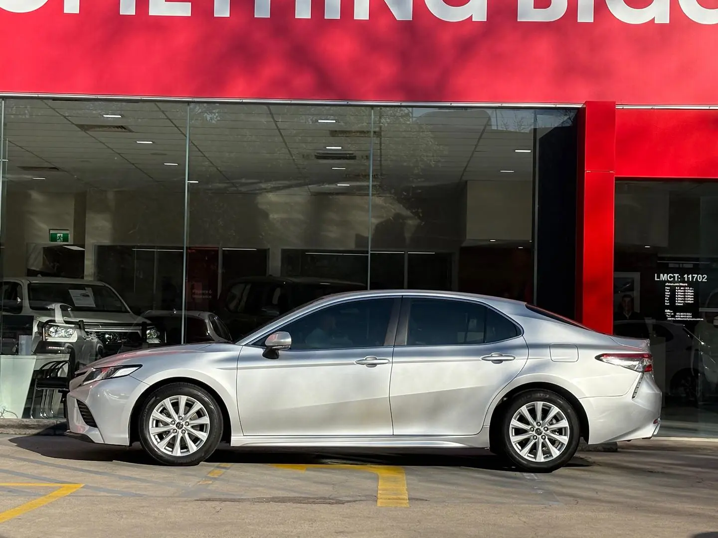 2019 Toyota Camry Gallery Image 5