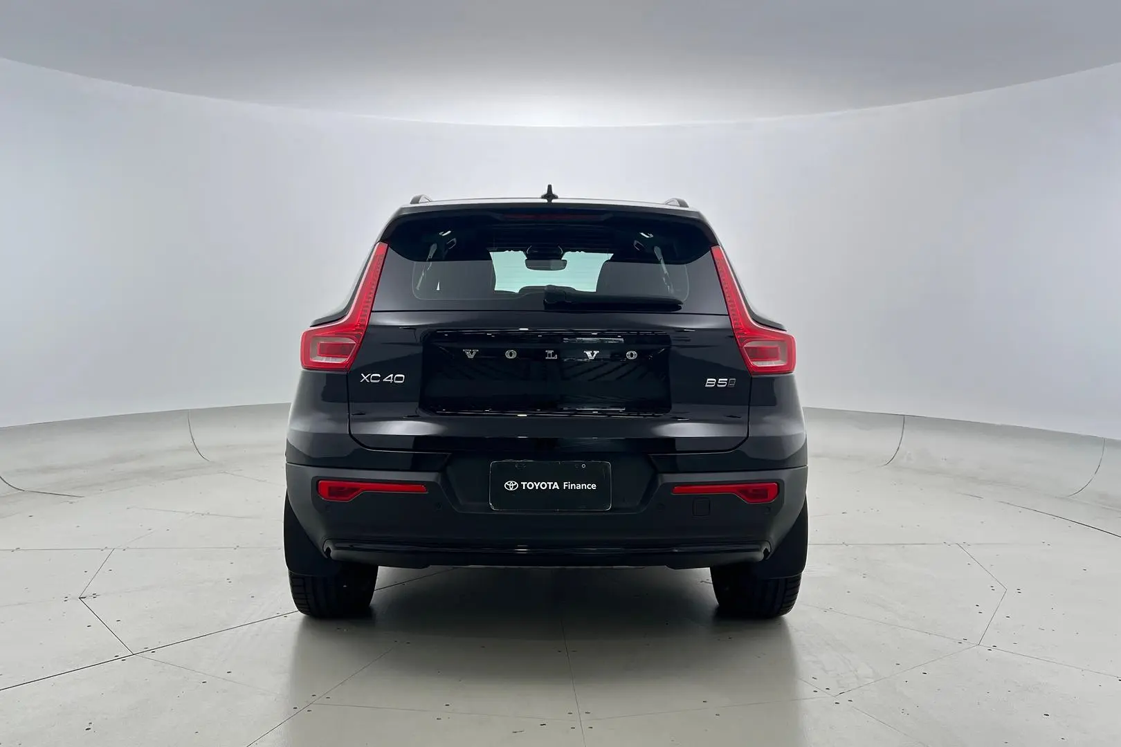 2023 Volvo XC40 Gallery Image 6