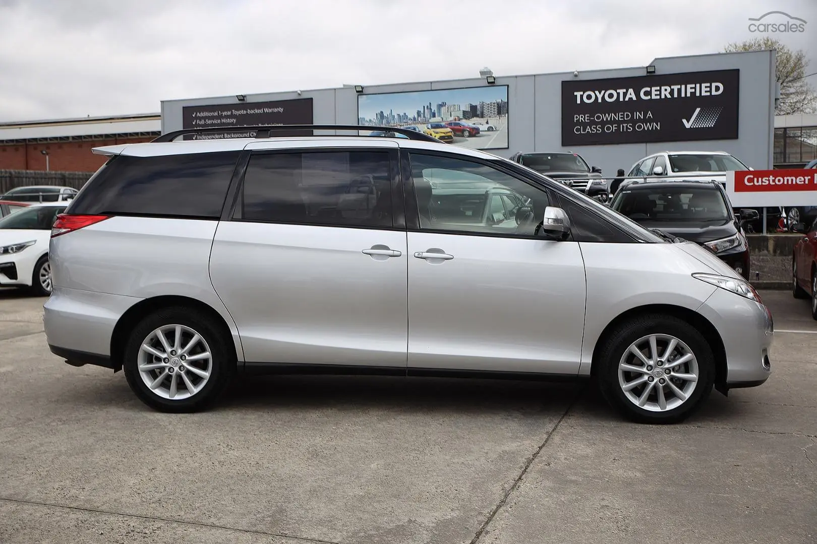 2019 Toyota Tarago Image 3