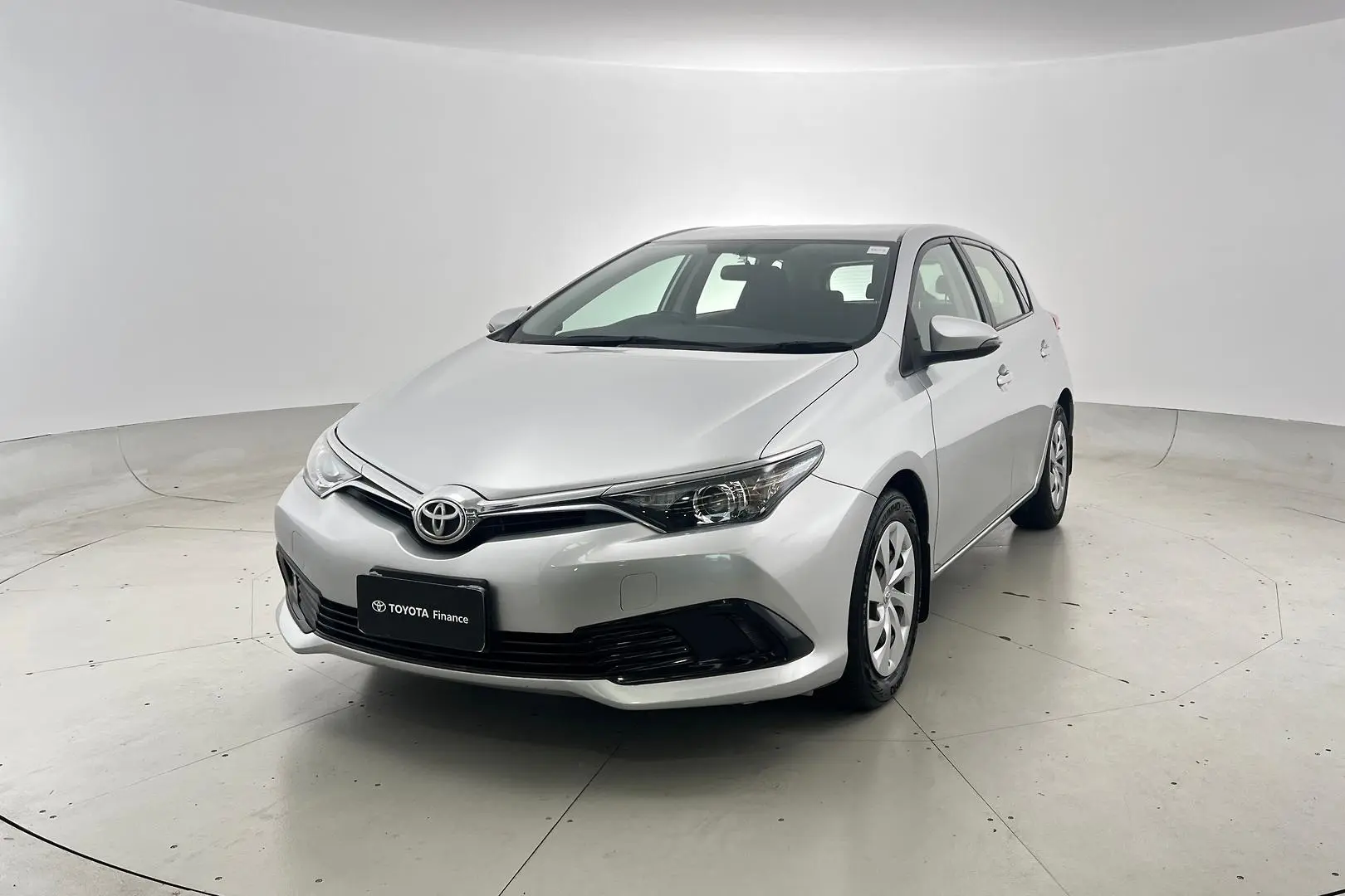2018 Toyota Corolla Gallery Image 2