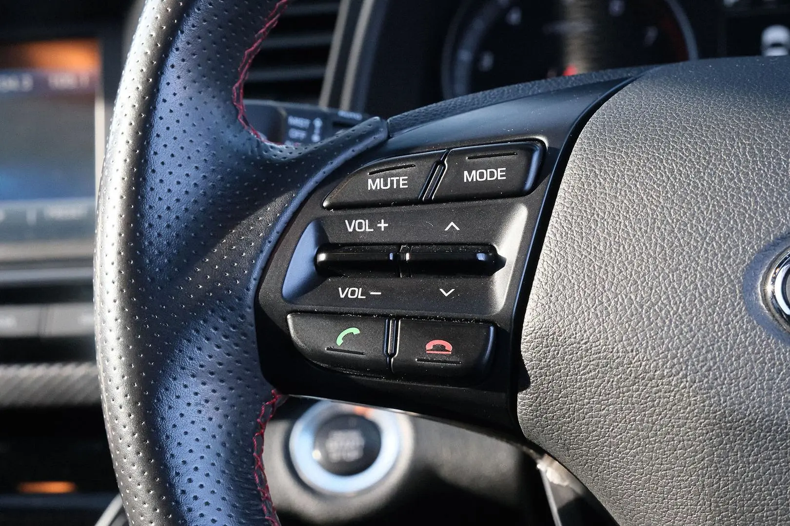 2017 Hyundai Elantra Gallery Image 16