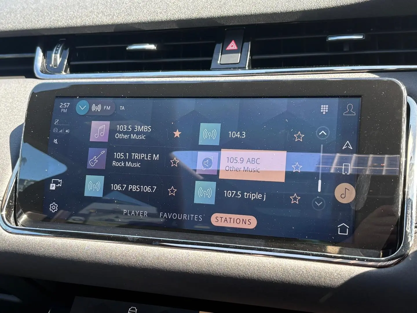 2021 Land Rover Range Rover Evoque Gallery Image 18