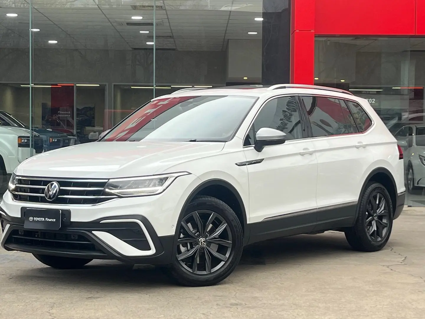 2023 Volkswagen Tiguan Gallery Image 7