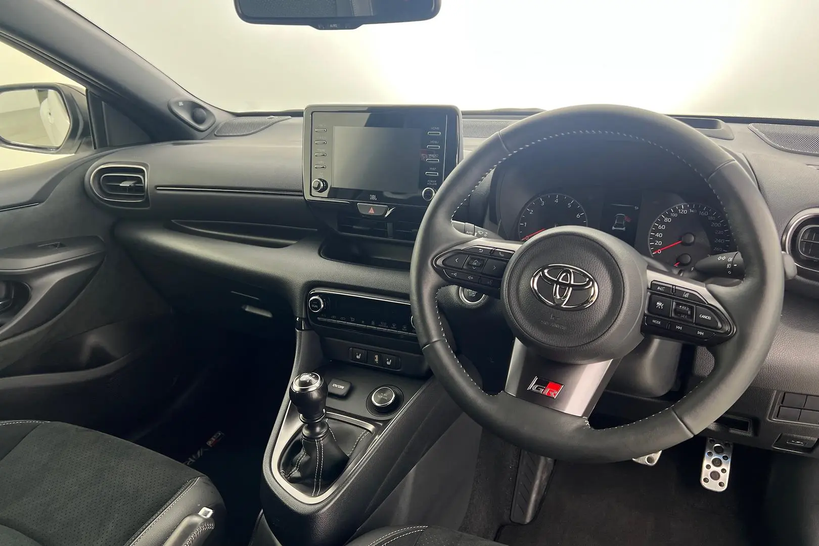 2021 Toyota Yaris Gallery Image 14
