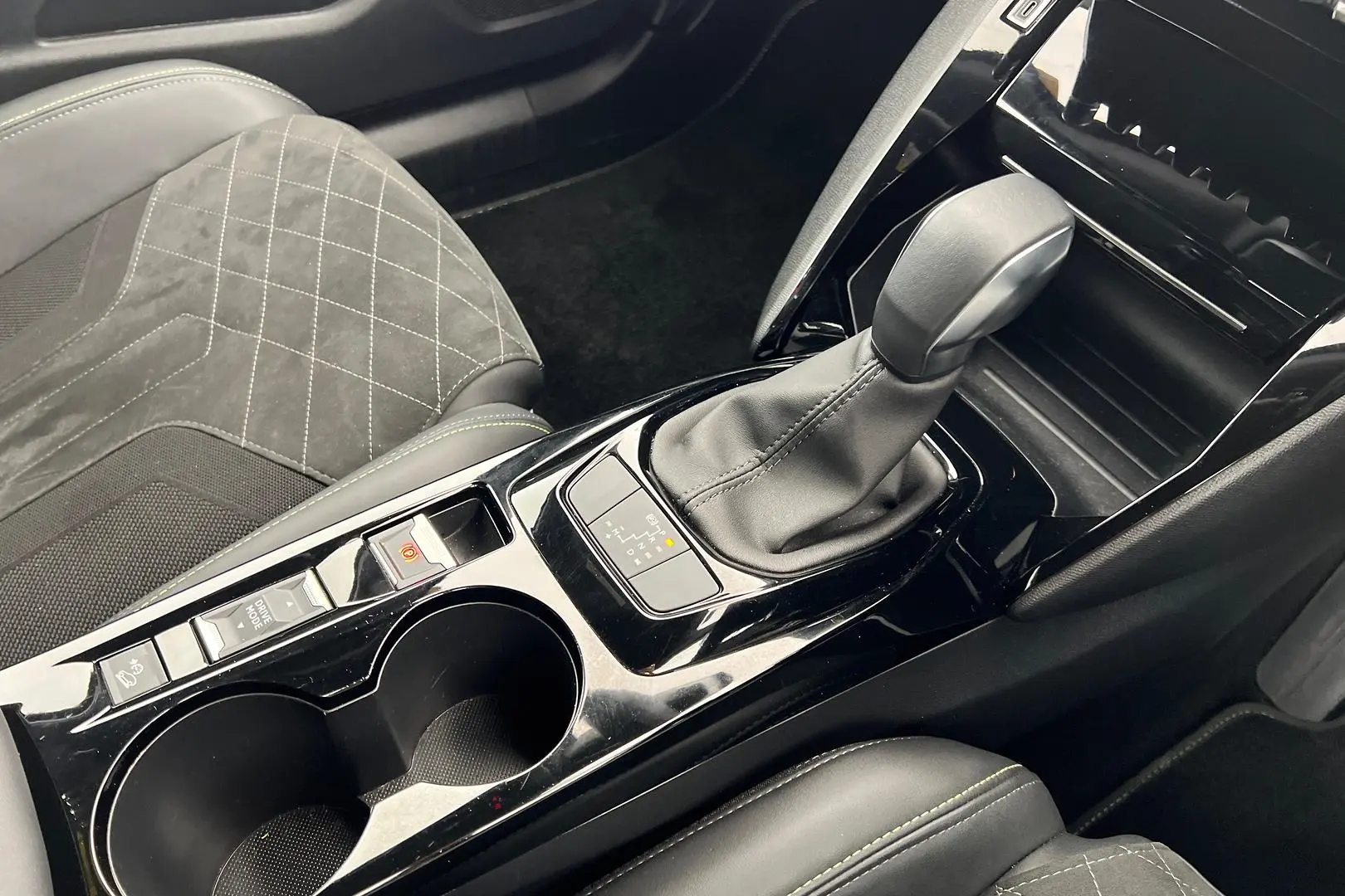 2023 Peugeot 2008 Gallery Image 14