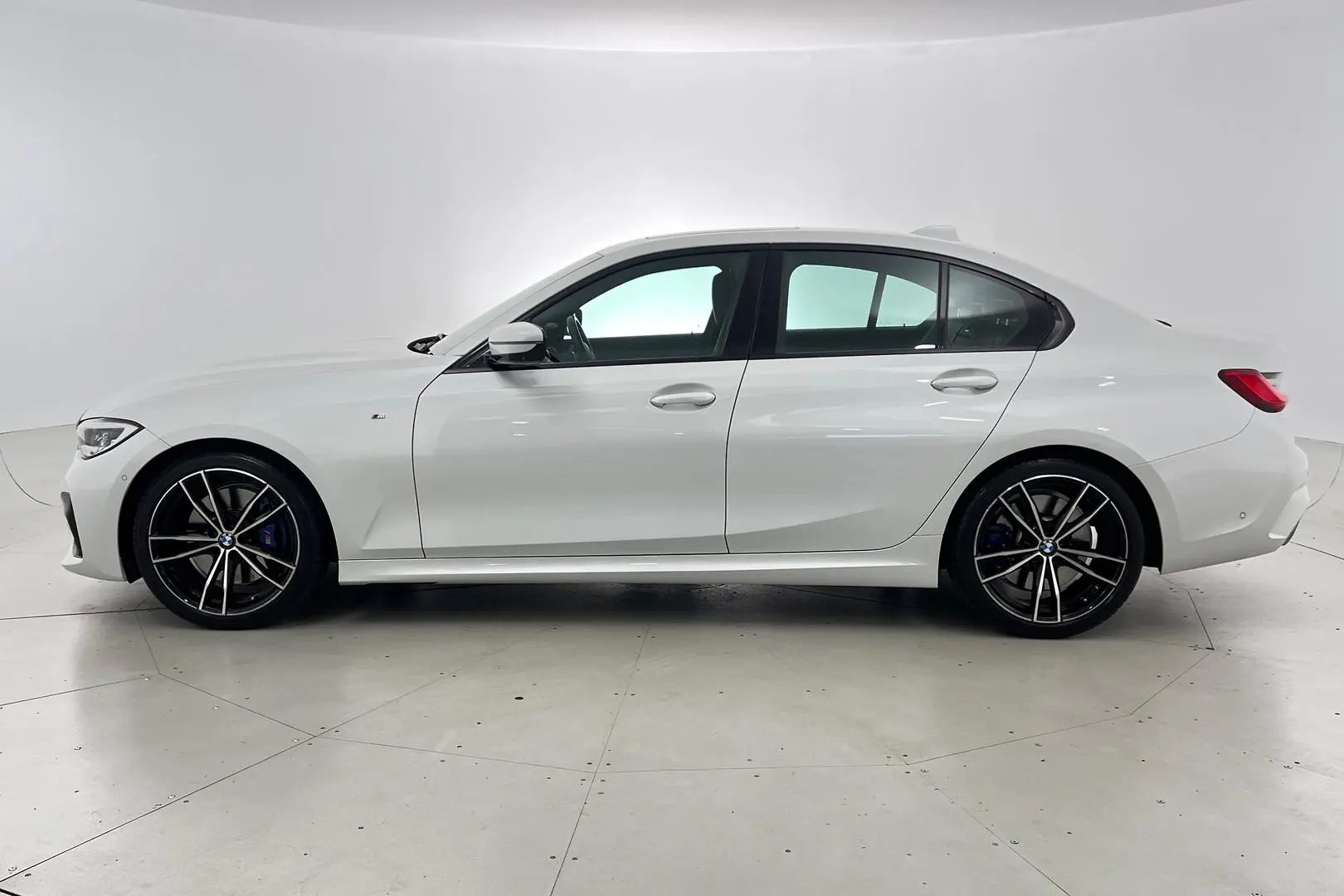 2021 BMW 3 Series Gallery Image 8