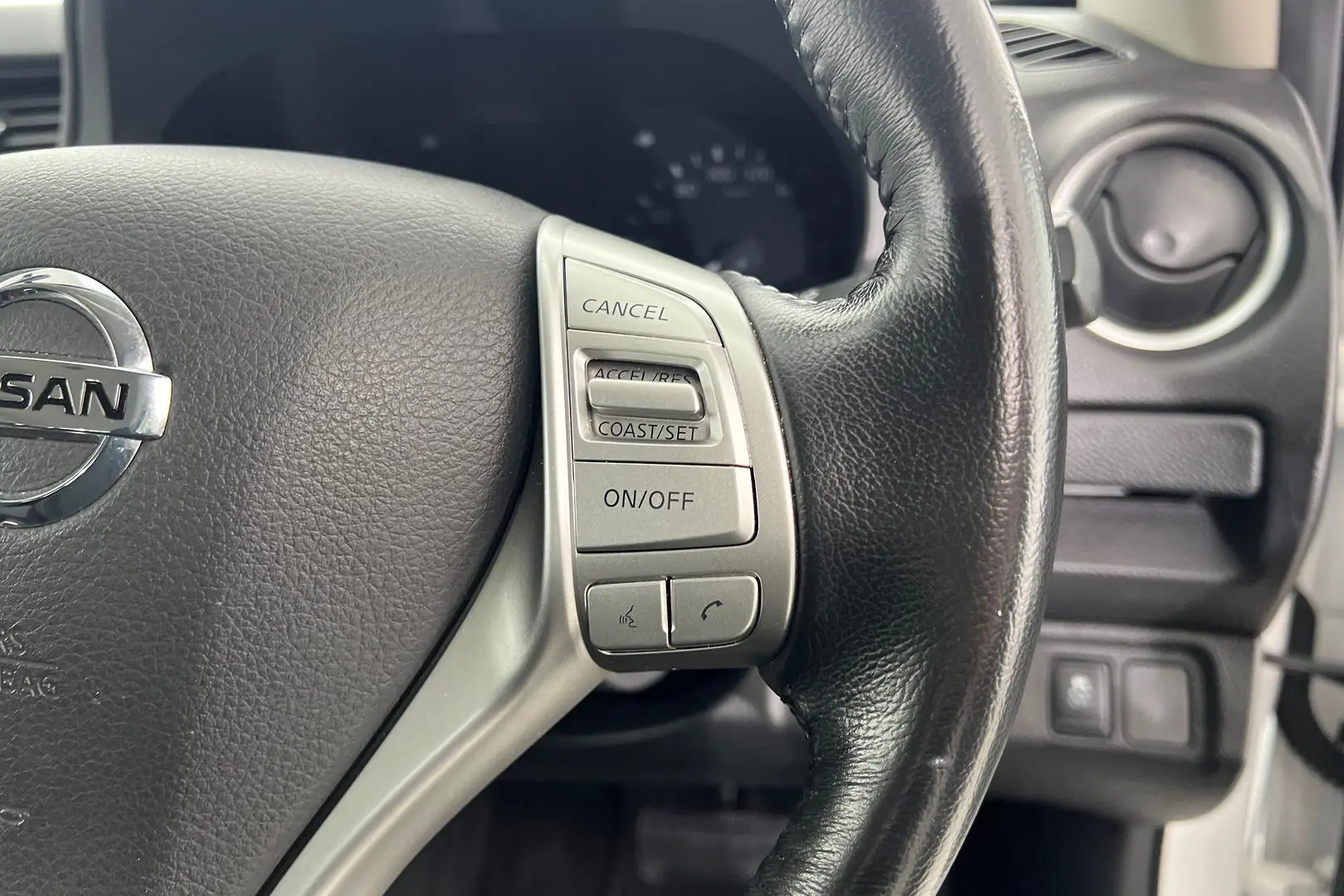 2020 Nissan Navara Gallery Image 16