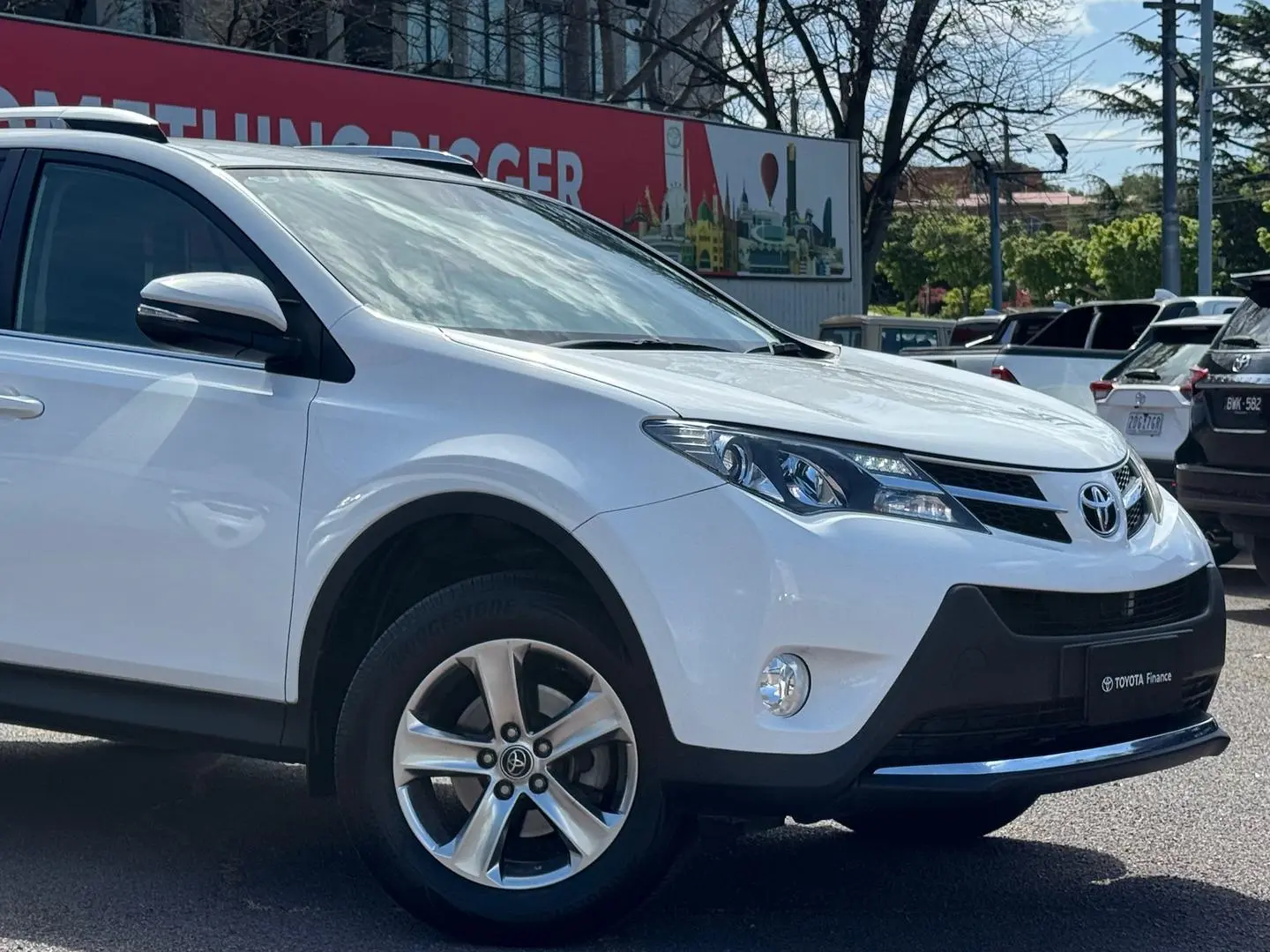 2015 Toyota RAV4 Gallery Image 2