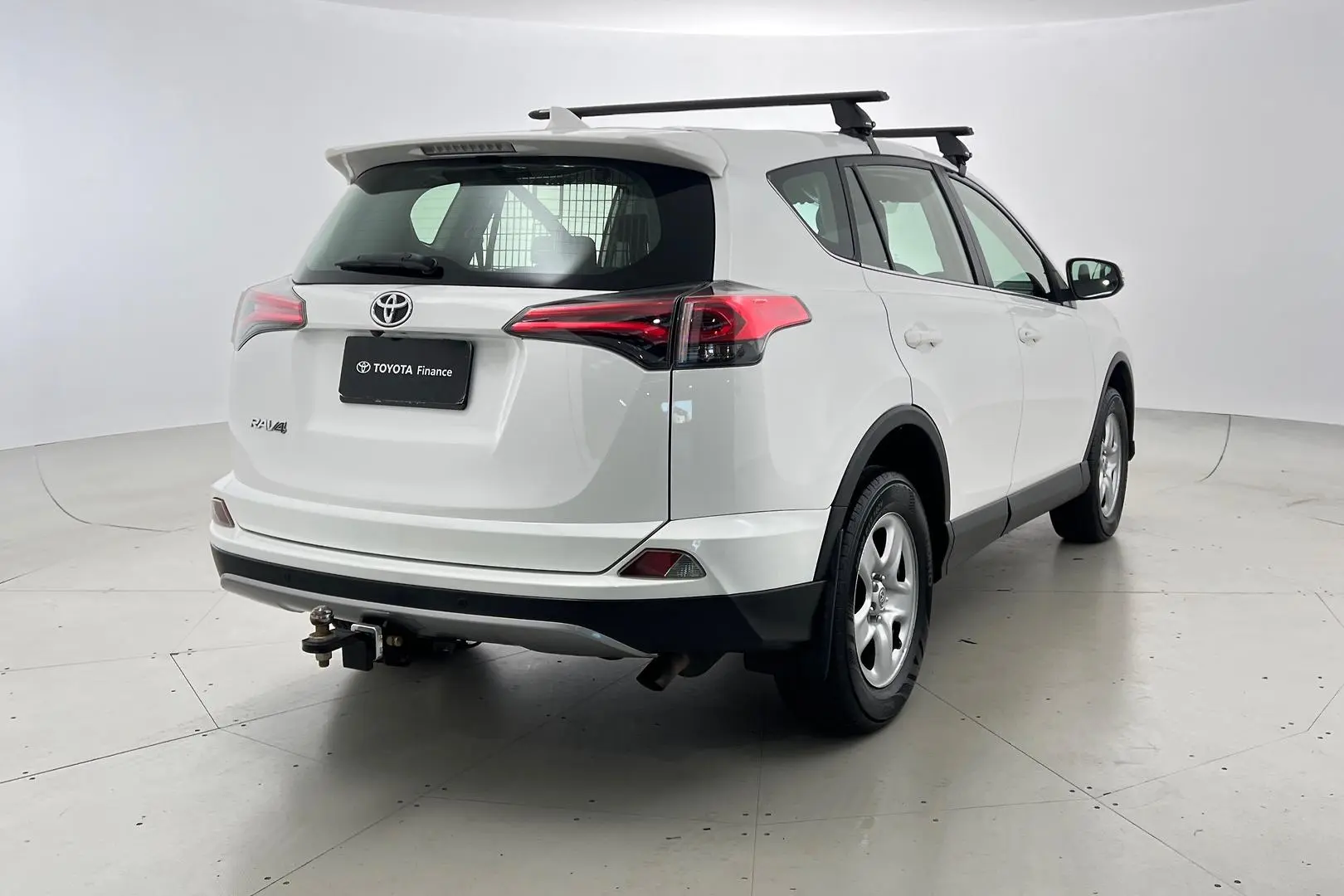 2017 Toyota RAV4 Gallery Image 4