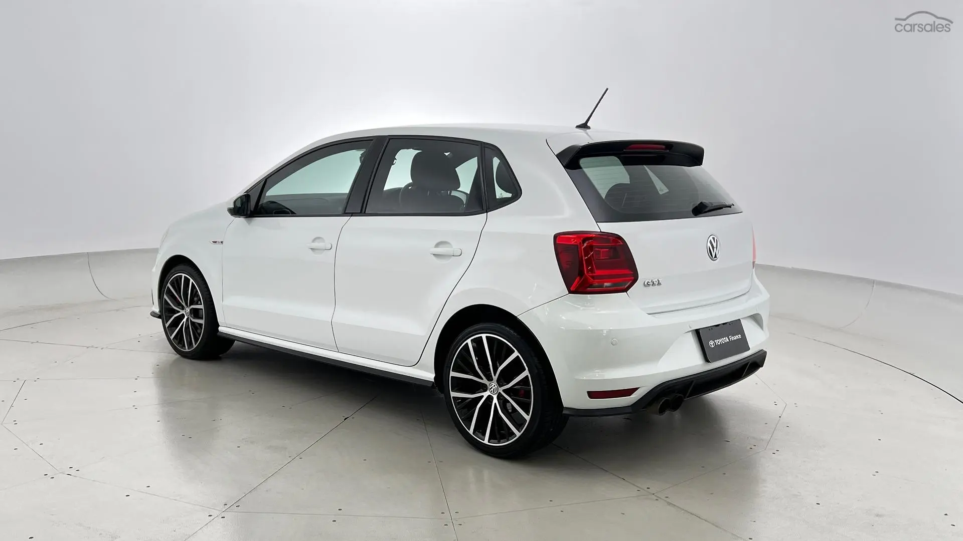 2016 Volkswagen Polo Image 2
