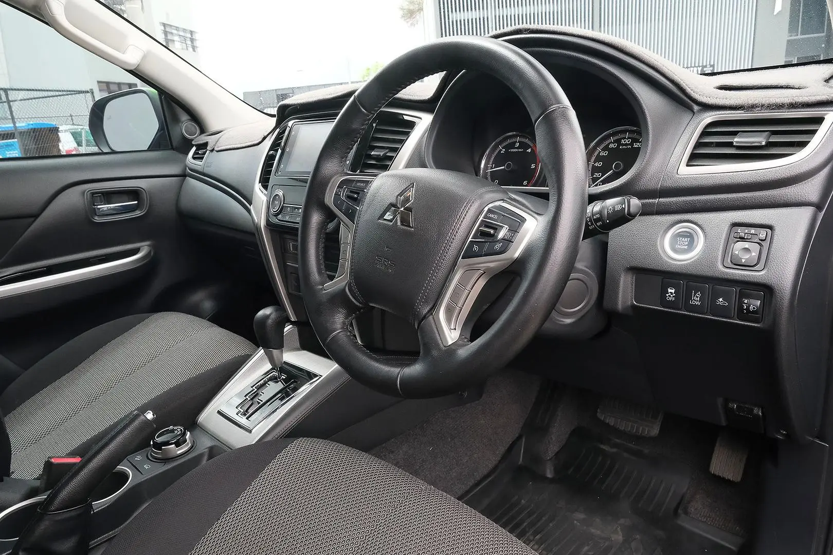 2022 Mitsubishi Triton Gallery Image 7