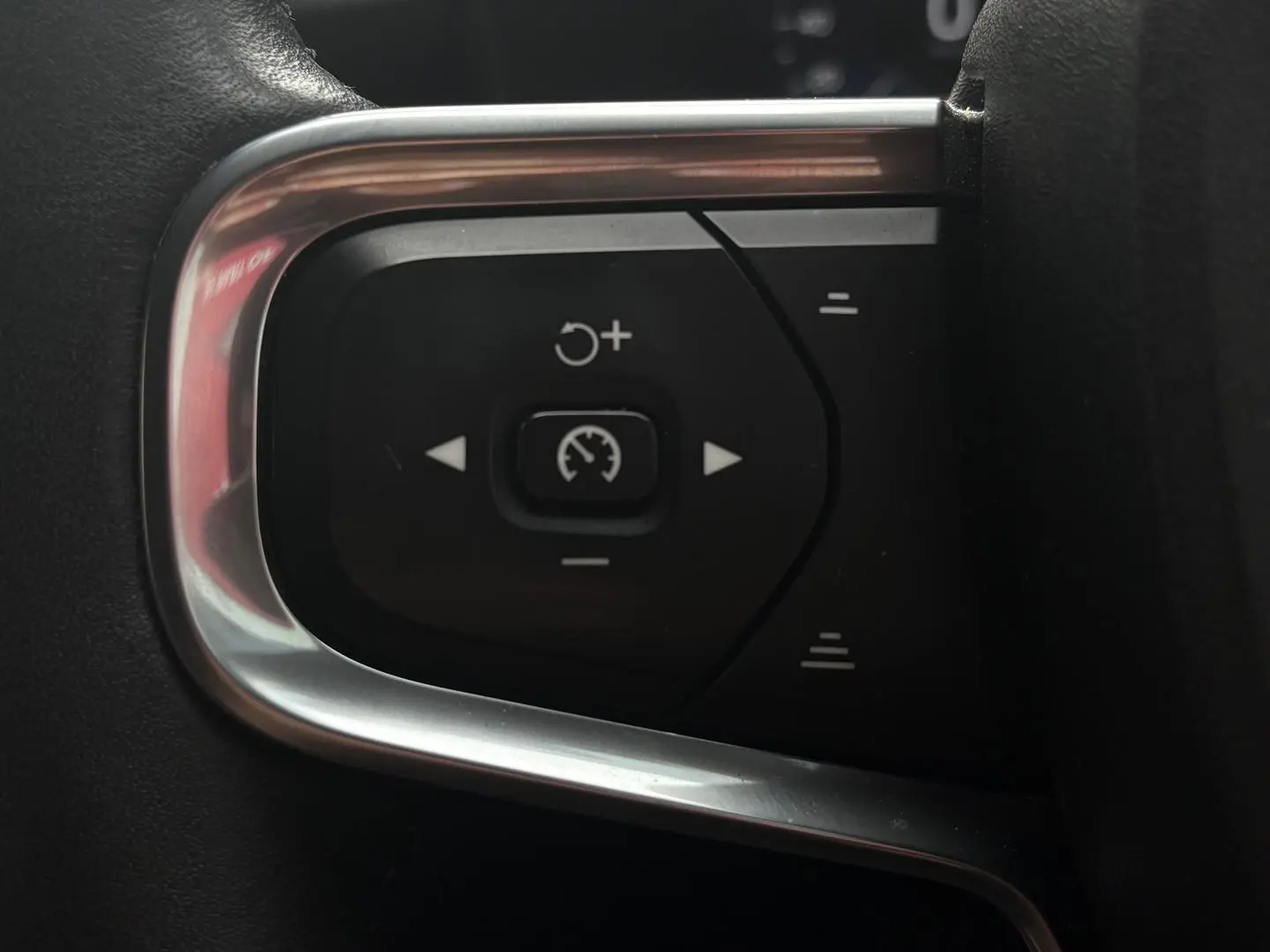 2021 Volvo XC40 Gallery Image 18