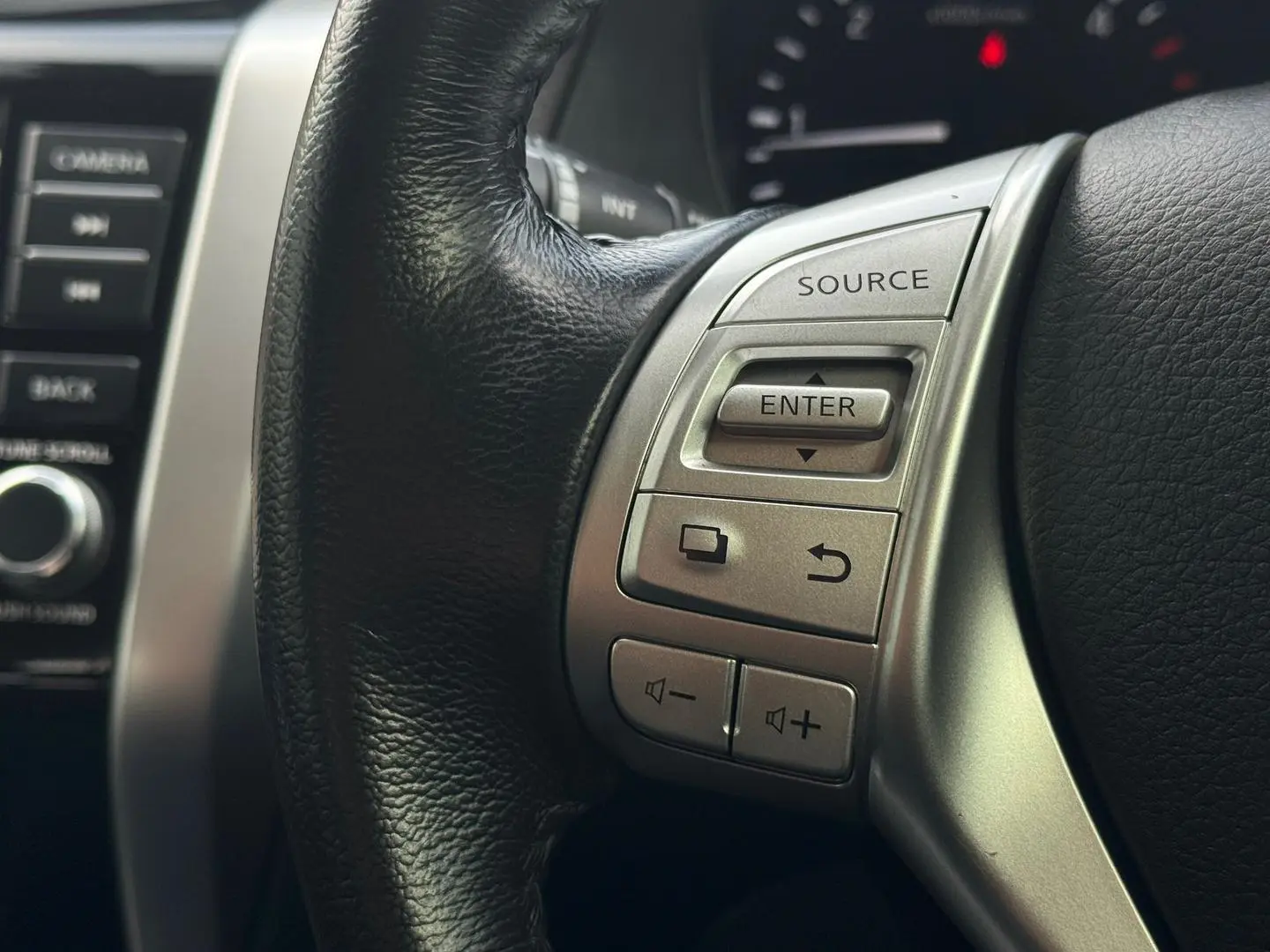 2020 Nissan Navara Gallery Image 22