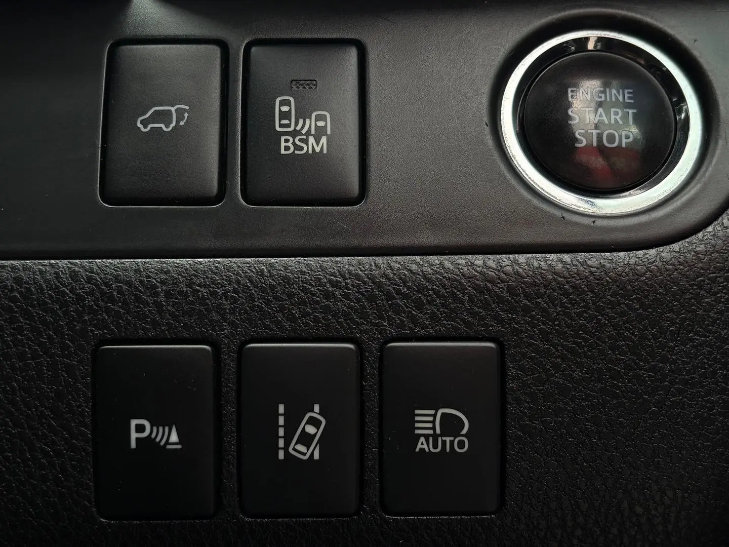2015 Toyota Kluger Gallery Image 23